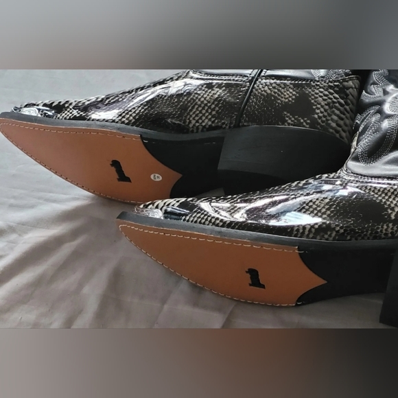 Laredo Monty Black & White Snake Print Boots - Picture 6 of 9